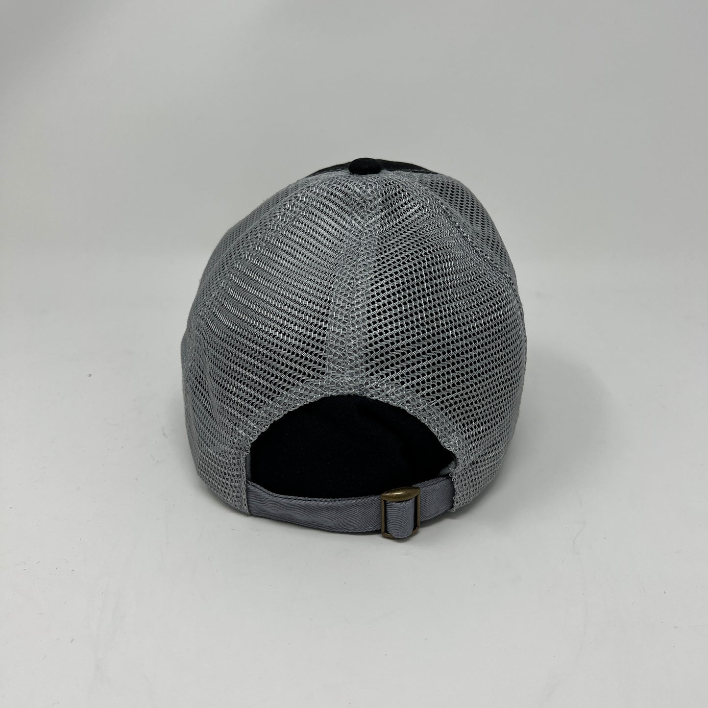 Contrast Stitch Mesh Cap